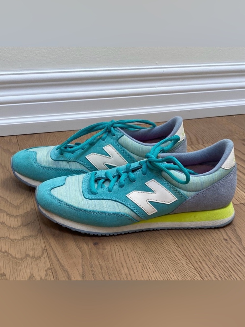 New Balance Turquoise and Gray Running Shoes, Suede Material, Size‎ 6